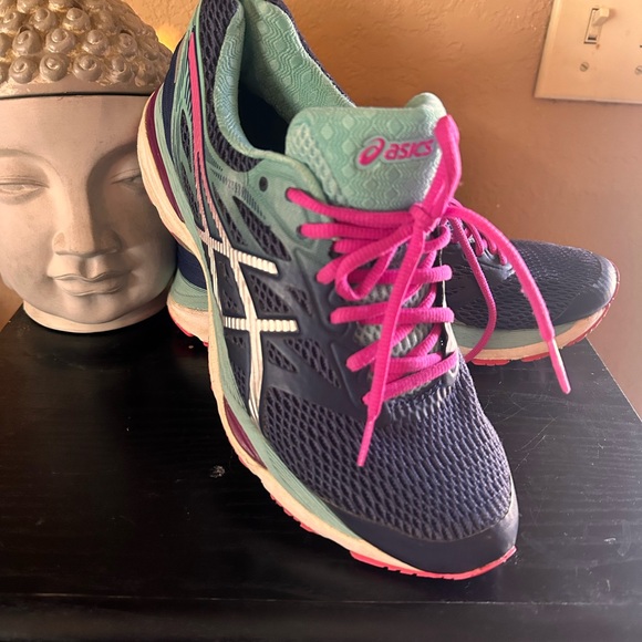 Vibrant ASICS running shoes. size 9 - Picture 3 of 3